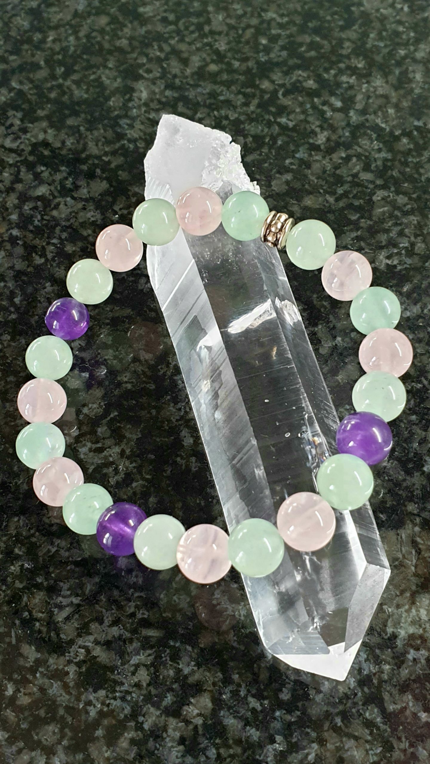 Bracelet simple réalisé en guidance, avec améthyste, aventurine verte et quartz rose - "Libérations